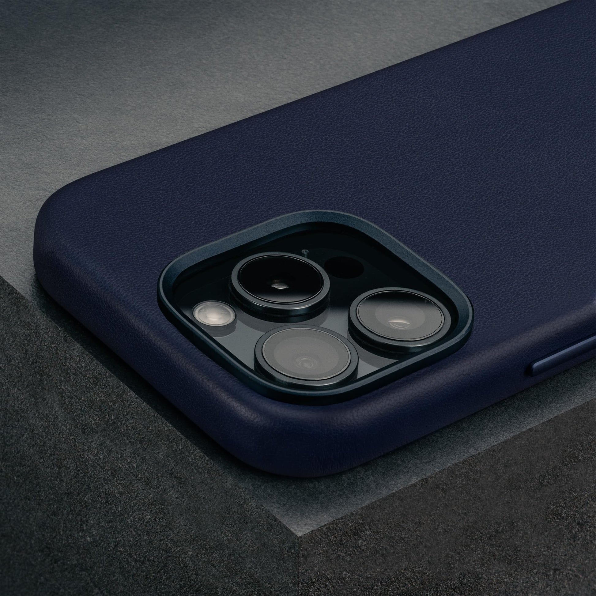 TORRO Funda Compatible con iPhone 16 Pro MAX– Funda Delgada de Cuero de Primera Calidad Compatible con MagSafe (Azul Marino)