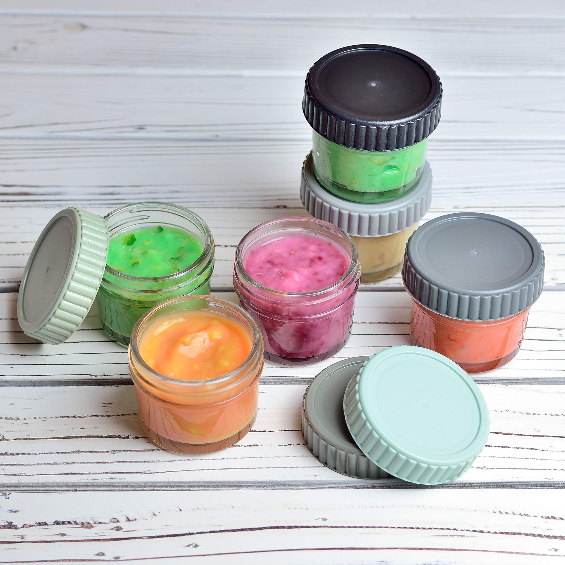 Youngever - Contenedores de vidrio apilables para alimentos para bebés, 4 onzas, con tapas herméticas, tarros de vidrio con tapas, 8 colores urbanos (8 juegos)