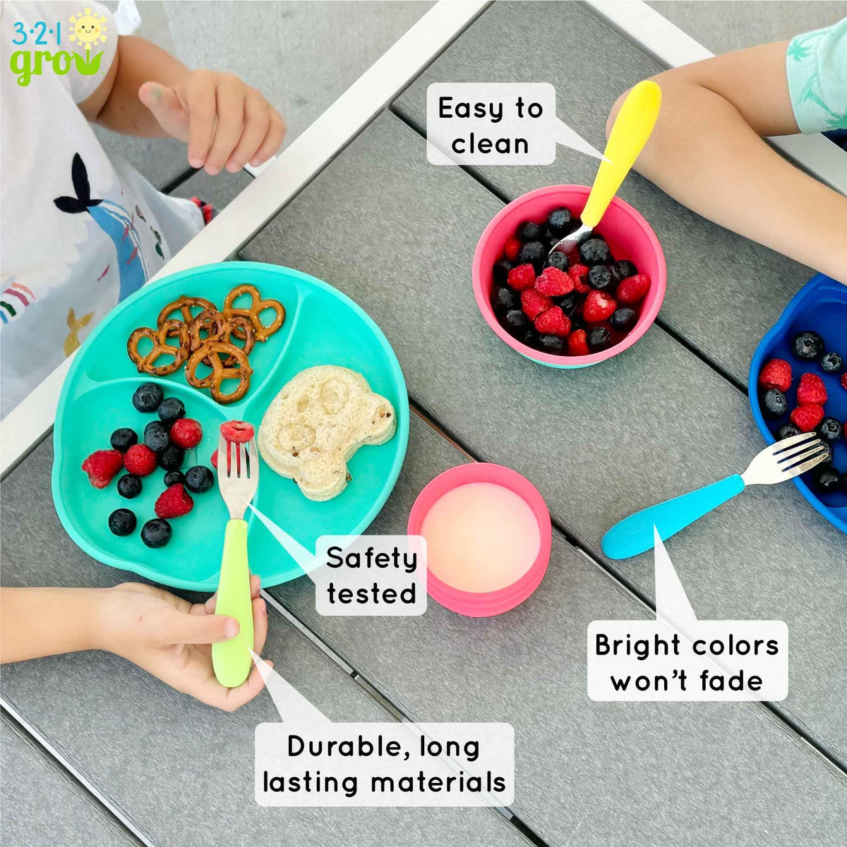 321 Grow • Juego de cuchara y tenedor Eat with Me • Utensilios seguros para niños y niños • Juego de 4 piezas • Acero inoxidable con mango de silicona • 12 meses + (medianoche)