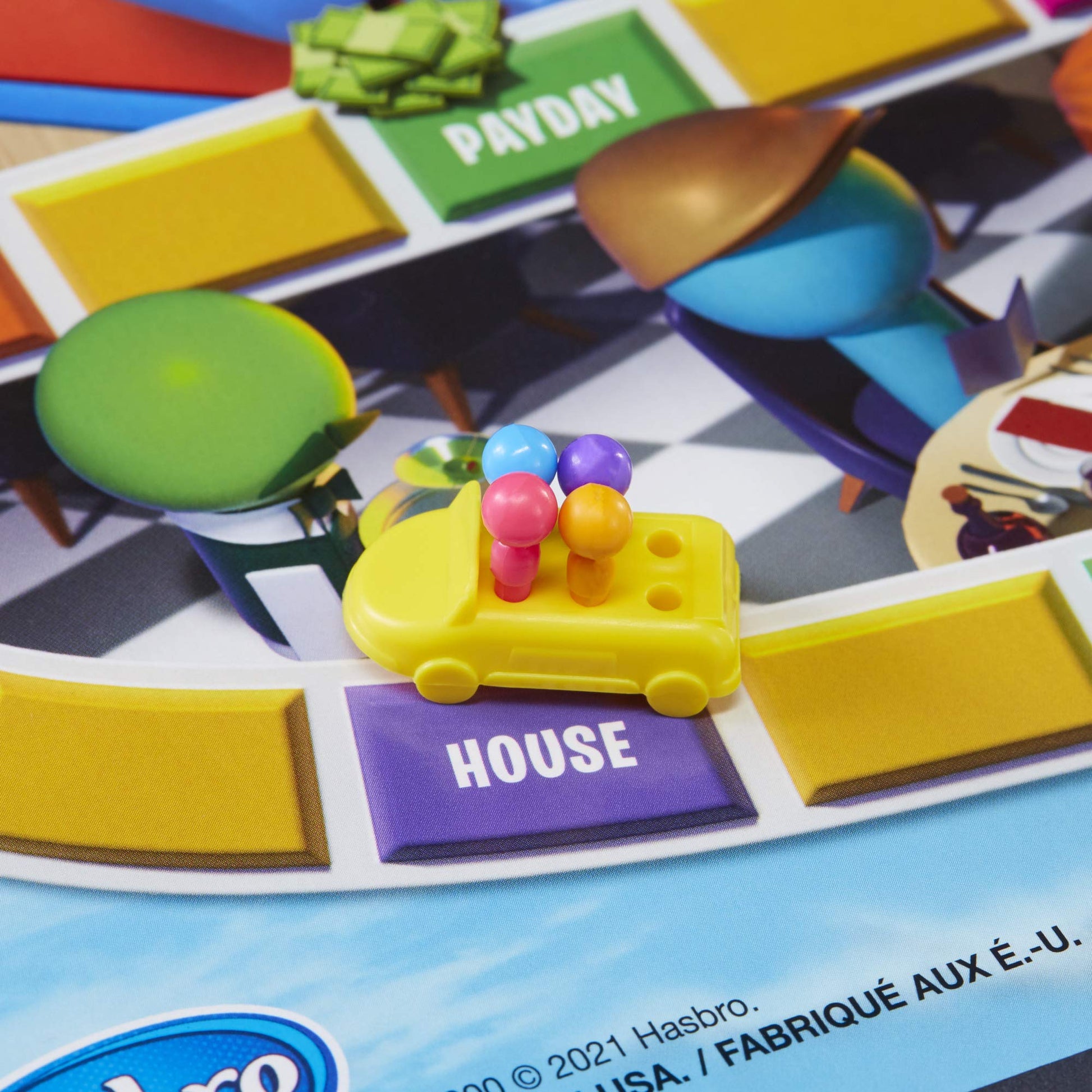 Hasbro Gaming The Game of Life, Juego de Mesa Familiar para 2 a 4 Jugadores, Juego de Interior para niños de 8 años en adelante, Clavijas Vienen en 6 Colores