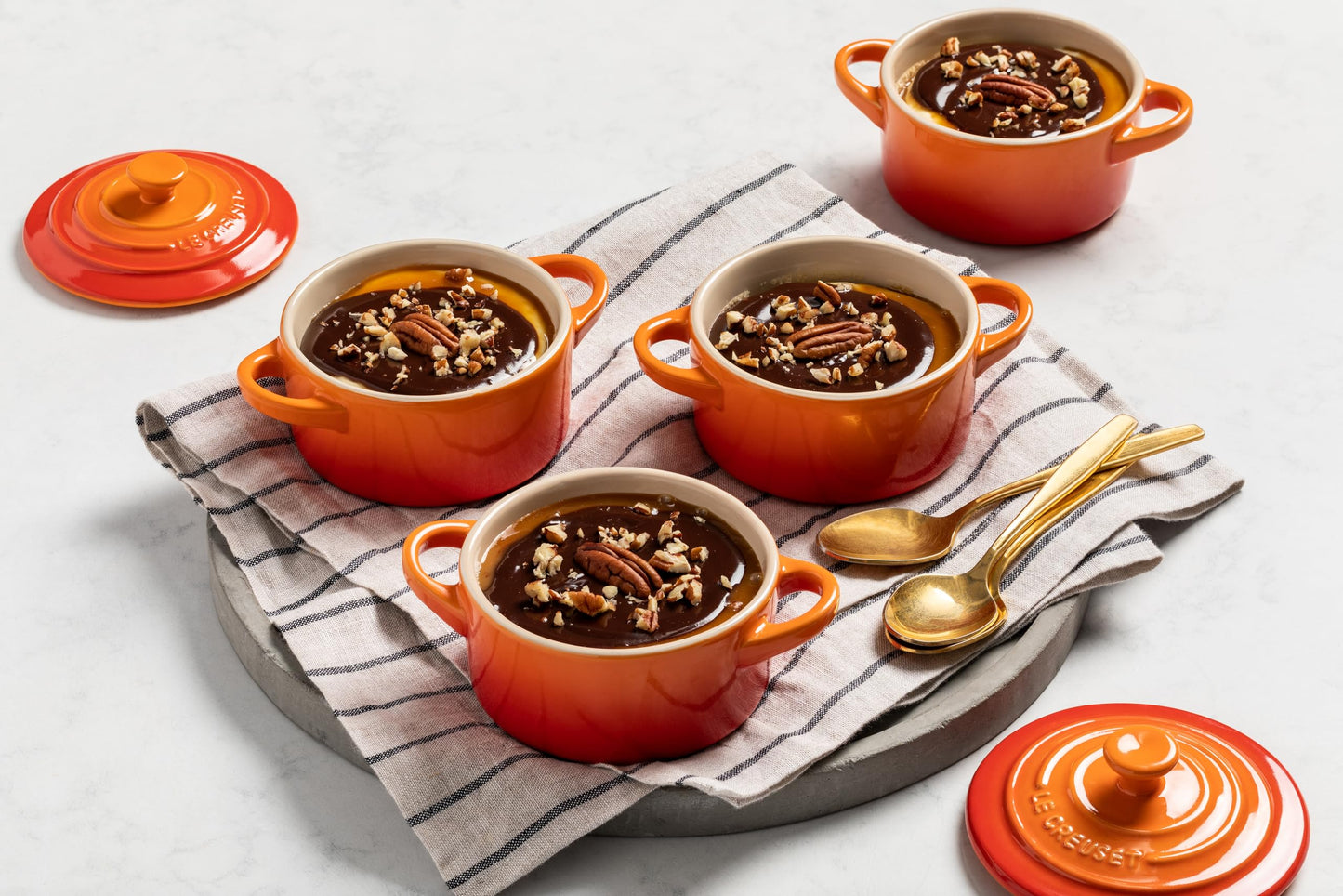 Le Creuset Mini Cocotte redondo de gres, 14 onzas, Oyster