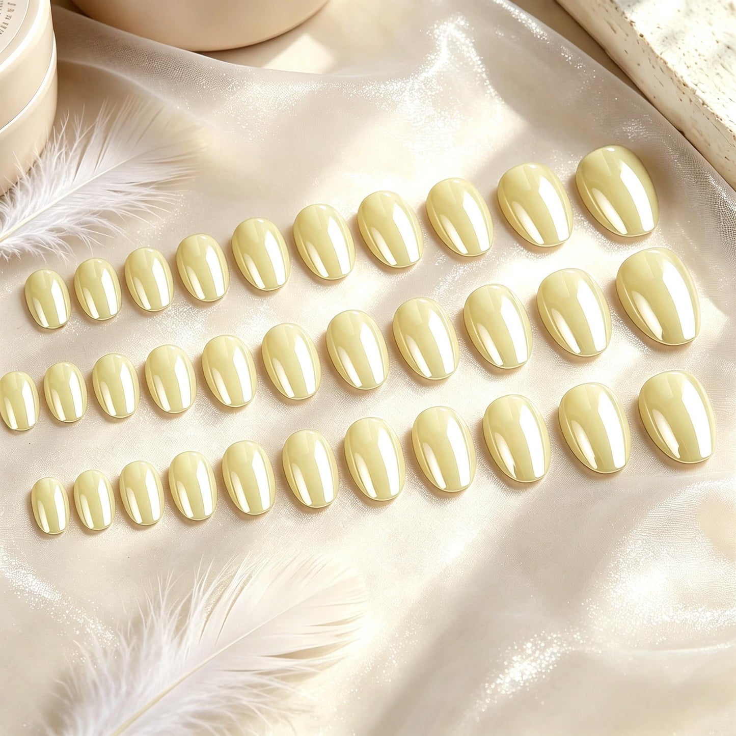 JOYVVEW Uñas postizas de gel suave cortas almendradas, 32 piezas, 16 tamaños, cromo amarillo mantequilla, uñas postizas brillantes naturales para pegar, para mujeres, gruesas reutilizables