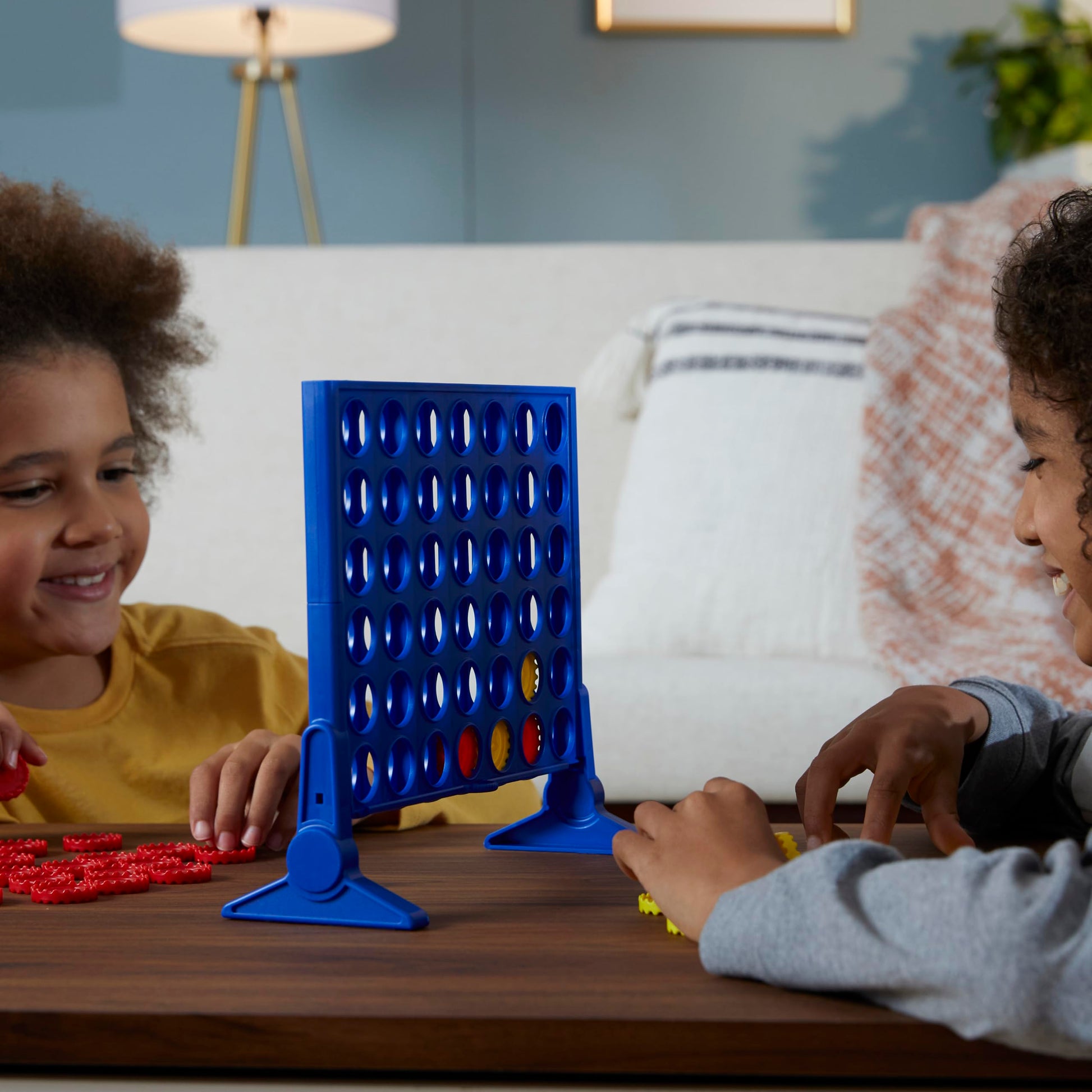 Hasbro Gaming, Connect 4 Clásico, Juego de Mesa, Incluye 1 Tablero,1 Rejilla y 42 Fichas e Instrucciones para Niños y Niñas de 6+ Años para 2 Jugadores