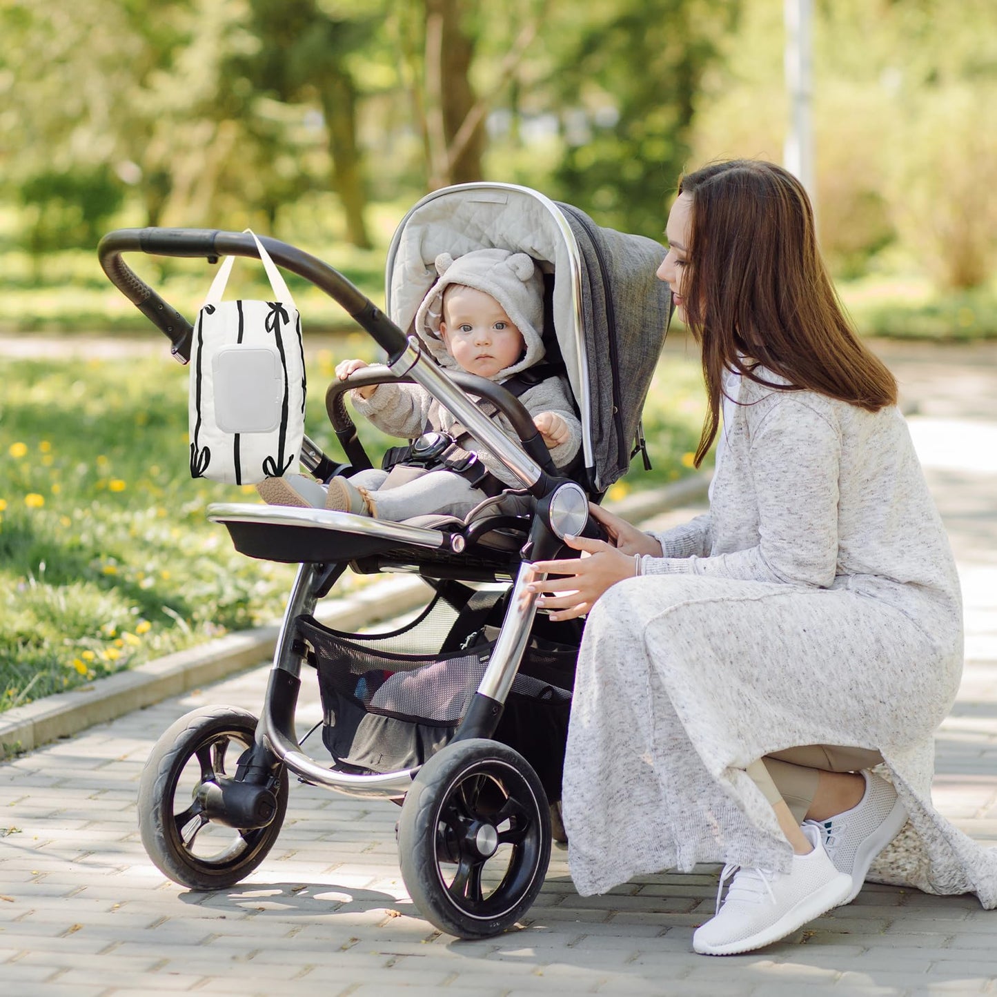 AGLOO - Dispensador de toallitas para bebé – Bolsa portátil de almacenamiento de pañuelos húmedos para viajes, soporte recargable para pañales para coche y carriola, bolsa reutilizable para colgar