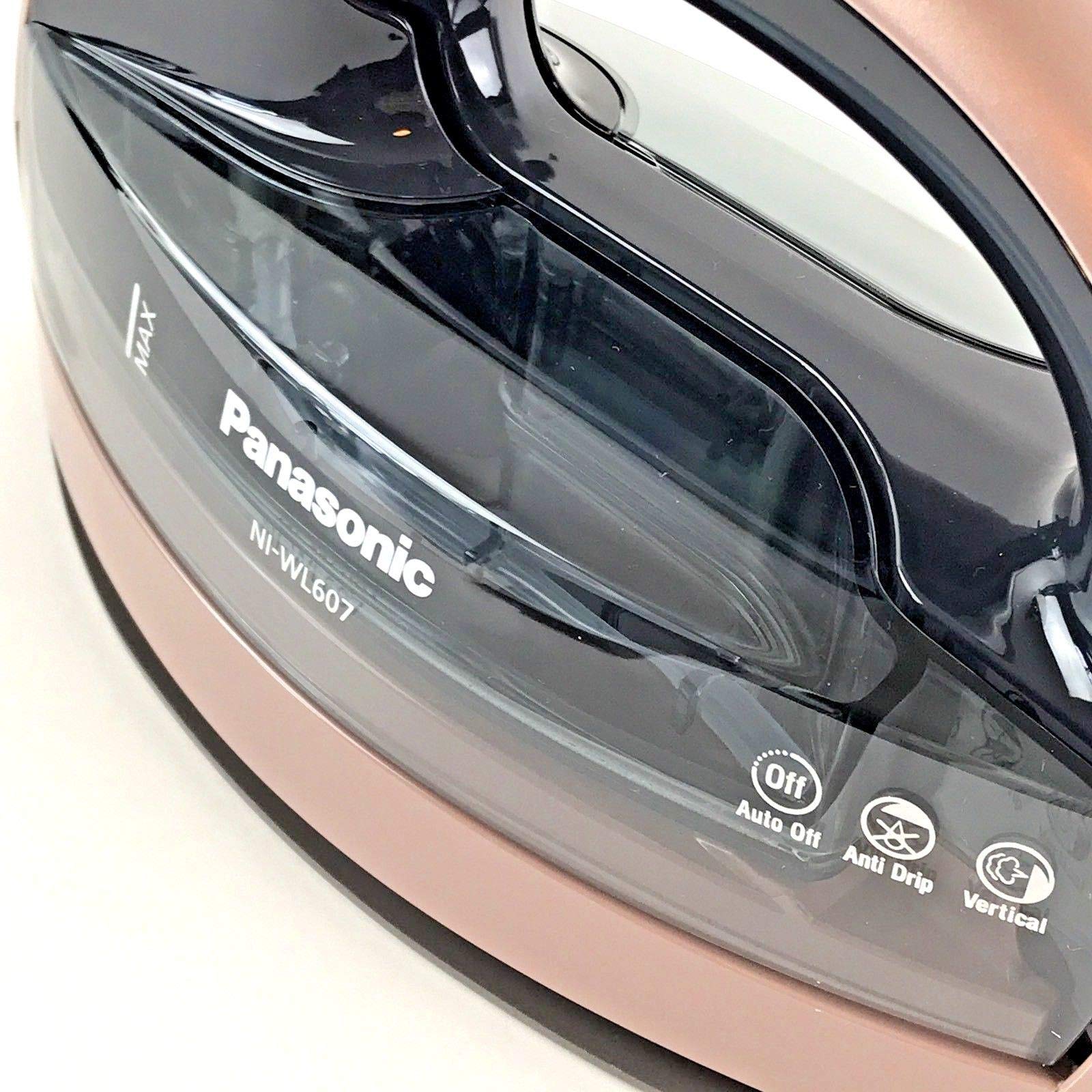 Plancha Inalámbrica Panasonic Rose Gold 360 Freestyle con Base de Carga de Cerámica para Ropa