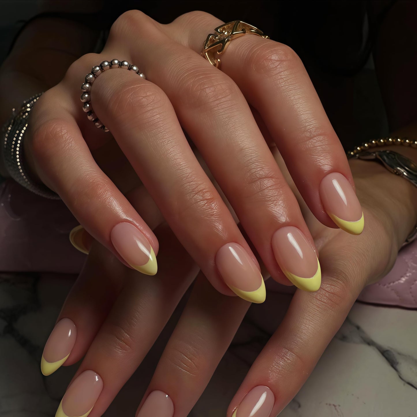 SXVME 30 Uñas Postizas Amarillas Francesas, Almendradas Cortas, Con Pegamento, Forma De Estilete Medio, Uñas Acrílicas Naturales Para Mujer, 15 Tamaños.