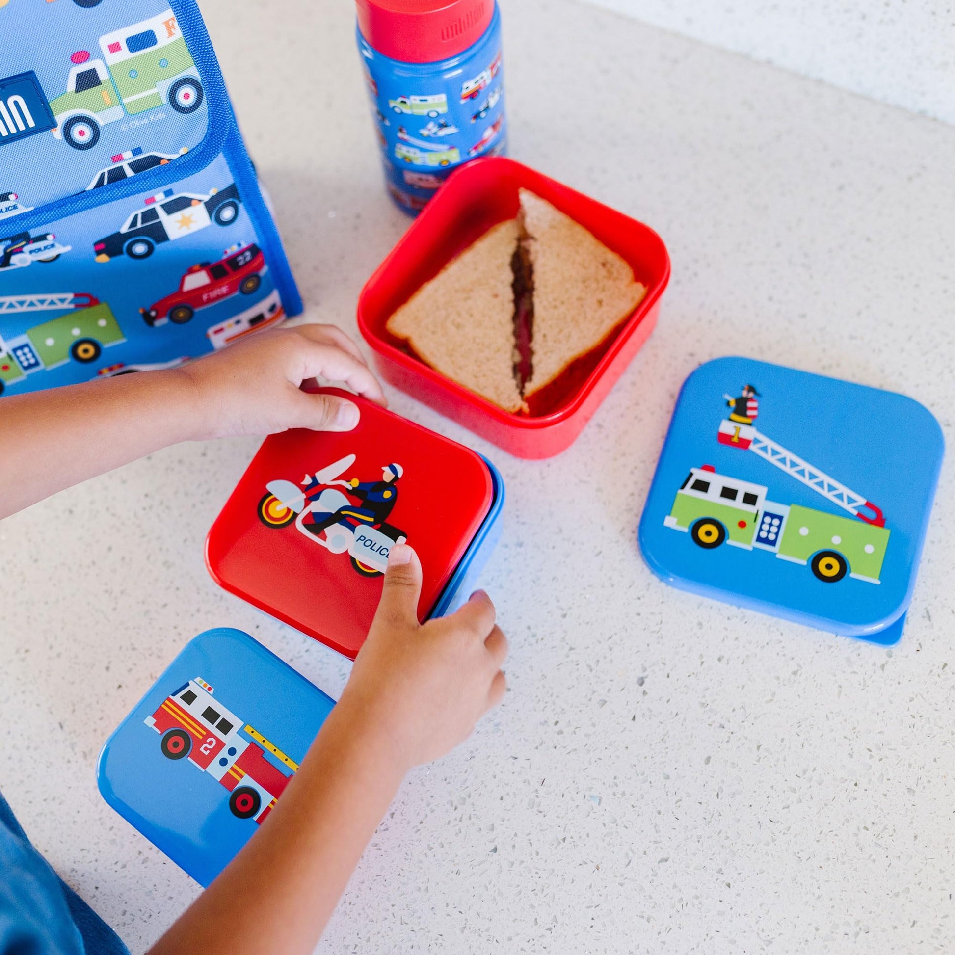 Wildkin - Recipientes de comida para niños, apilables, herméticos y aptos para lavaplatos, juego de 3 héroes