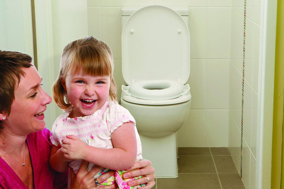 Dreambaby Asiento de baño entrenador para niños, acolchado, con asas de fácil agarre, tamaño estándar, color blanco
