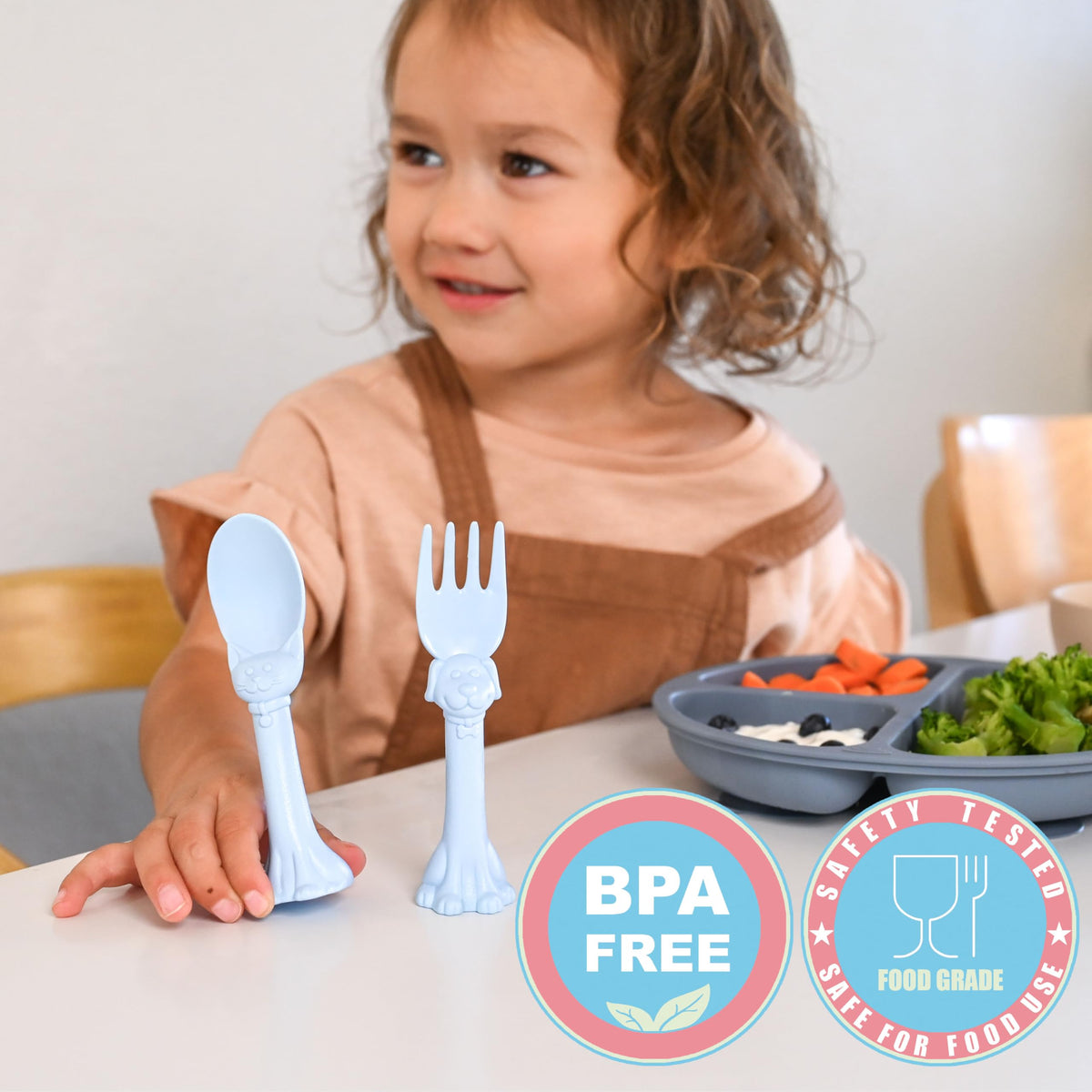 Spoon la la - Juego de utensilios para niños pequeños (2 unidades) y libro de tabla para bebés, cuchara y tenedor para niños pequeños de 1 a 3, asas 3D autónomas para gatos y perros, sin BPA, apto
