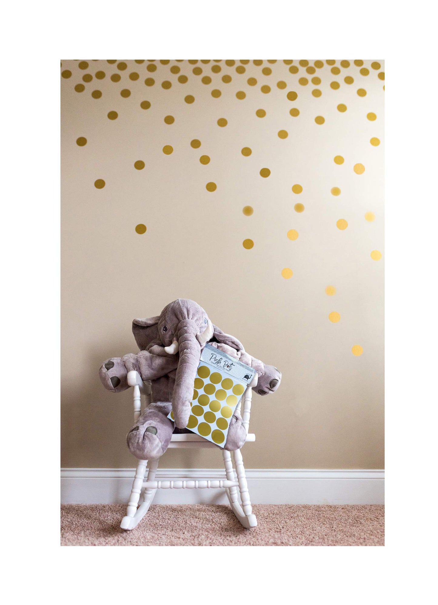 Posh Dots - Calcomanías de pared metálicas doradas para decoración festiva del bebé, guardería, habitación de los niños, linda y divertida (200 calcomanías) vinilo extraíble redondo de lunares, seguro