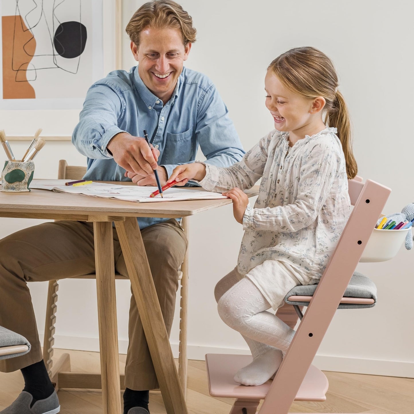 Silla Tripp Trapp de Stokke, Silla ajustable, evolutiva para recién nacidos, niños y adultos - Práctica, cómoda y ergonómica - Diseño atemporal (Natural)