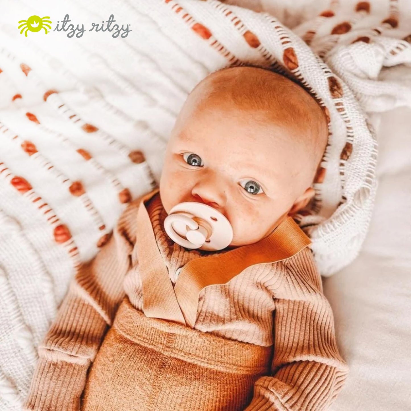 Itzy Ritzy Chupetes de goma natural; para edades de 0 a 6 meses, flor y palisandro