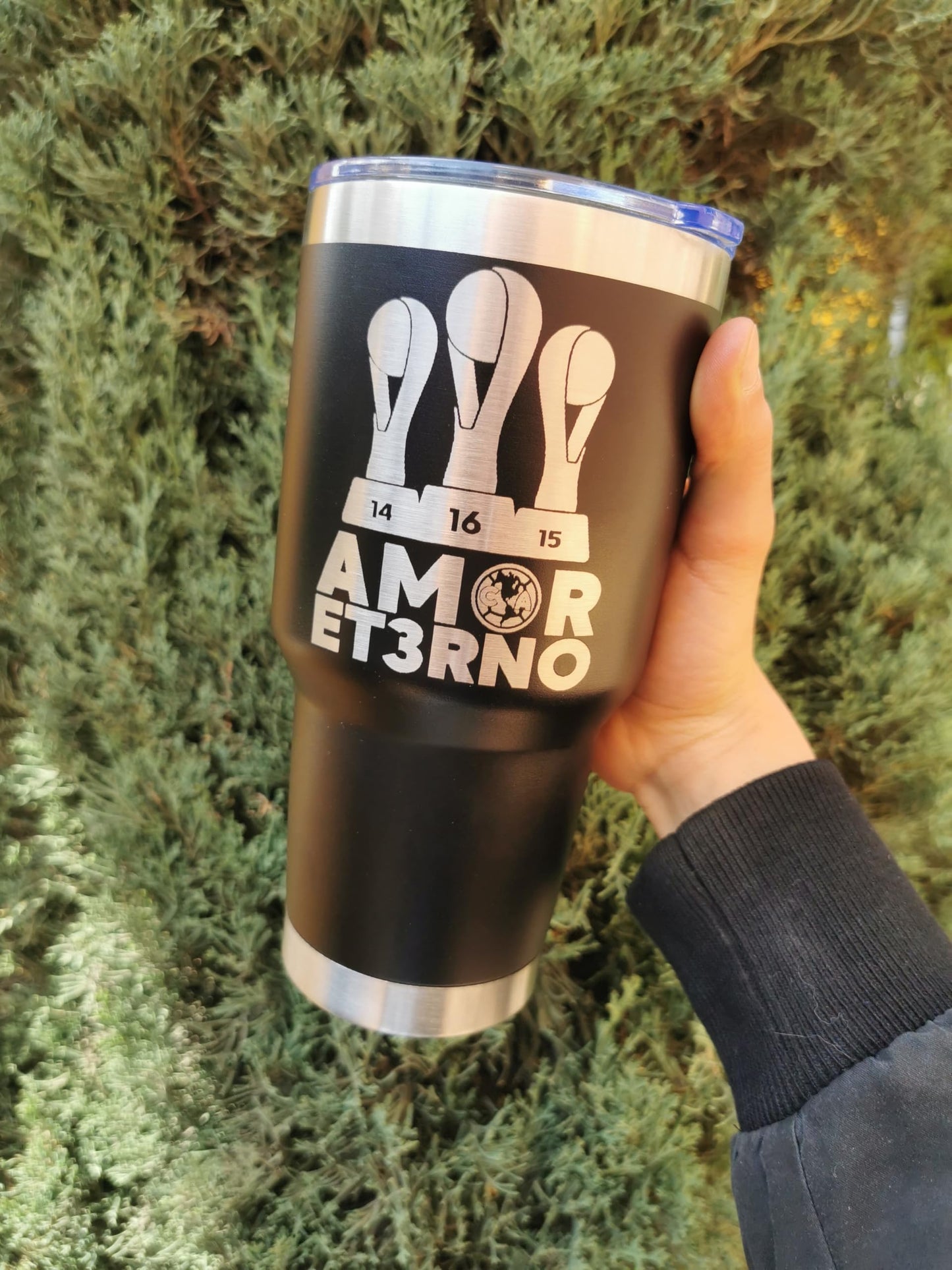 Termo para cafe del America Tricampeon,Vaso Termico Liga Mx Futbol Regalo Mantiene Bebidas Calientes Frias Doble Pared Acero Inoxidable Termo grabado Laser (America Amor Eterno 30oz Negro)