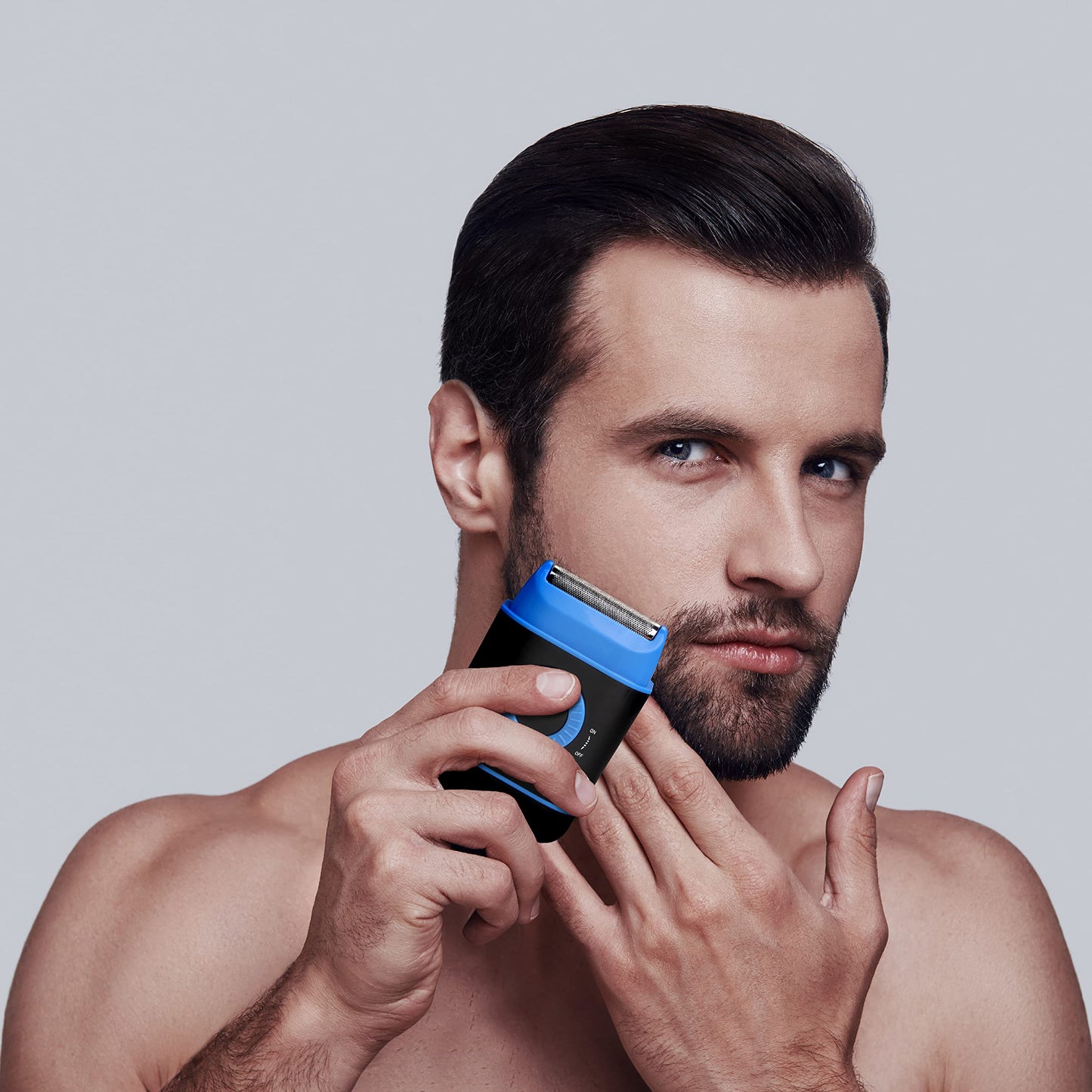 ChargeWorx - Afeitadora de papel de aluminio para hombres, maquinilla de afeitar eléctrica inalámbrica con recortadora de precisión emergente, ligera que funciona con pilas para piel sensible