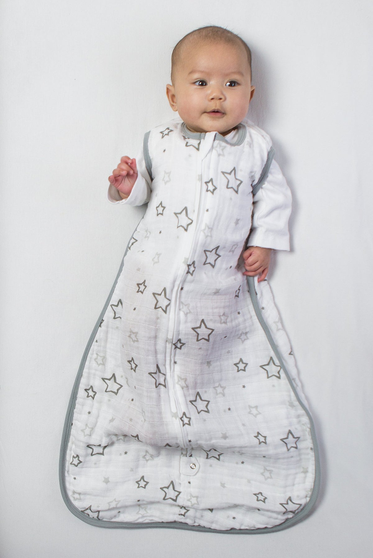 Amazing Baby Saco de Dormir de Muselina de algodón, para bebé niño o niña, Manta con Cremallera de 2 vías, Estrellas, esterlina, Mediano (6-12 Meses)