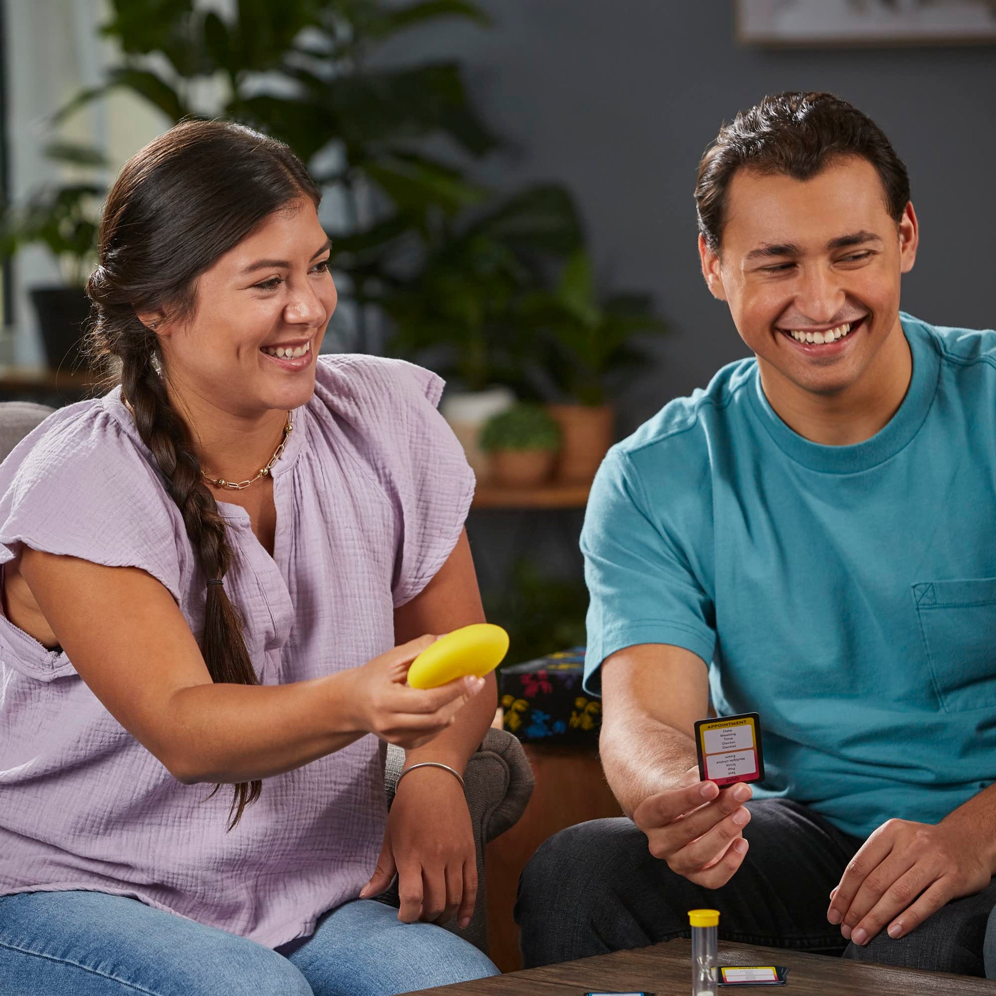 Hasbro Juego clásico Tabú para Juegos, Juego de adivinar Palabras para Adultos y Adolescentes, Juego de Mesa para más de 4 Jugadores a Partir de 13 años