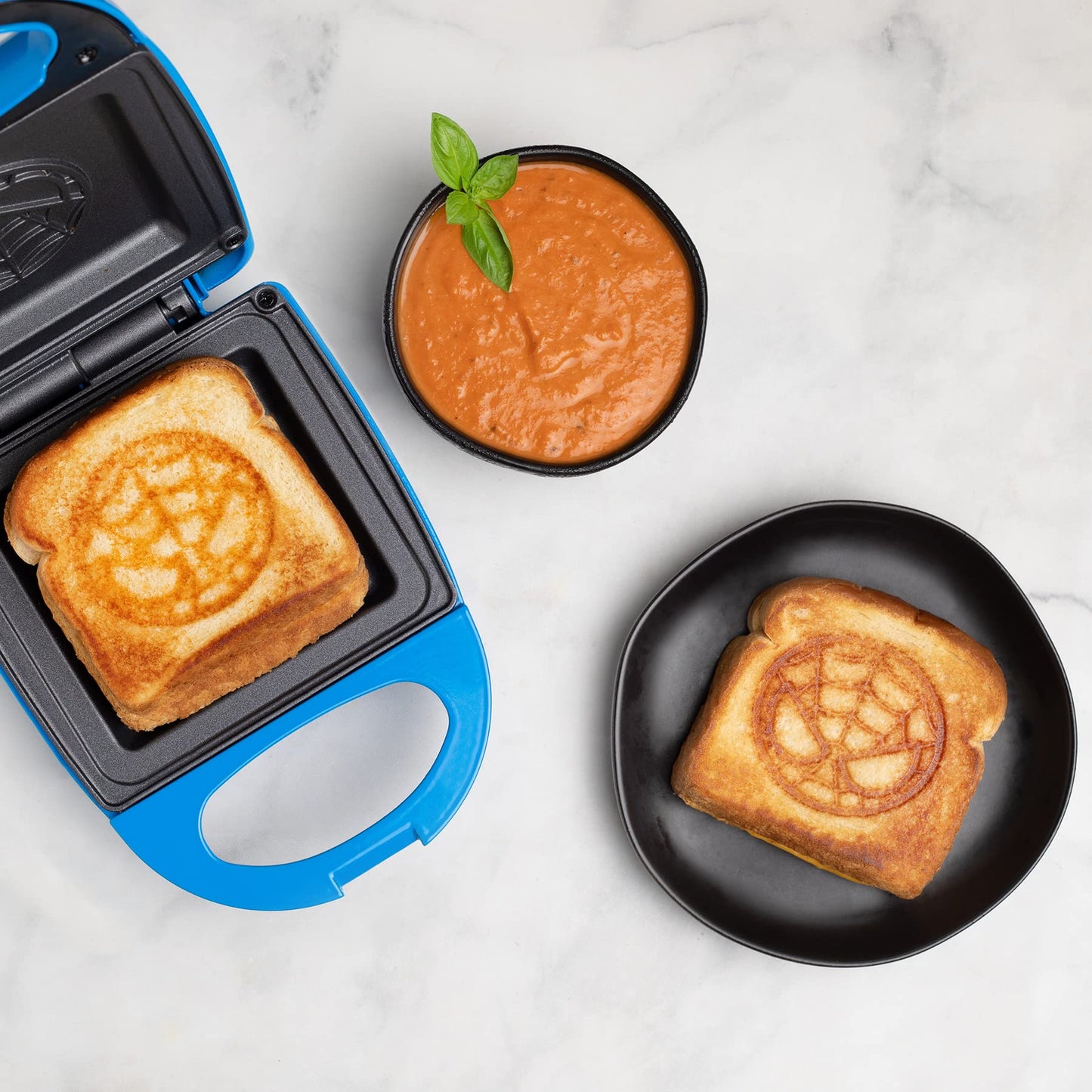 Sandwichera Uncanny Brands Marvel Spider-Man Electrodoméstico de Cocina