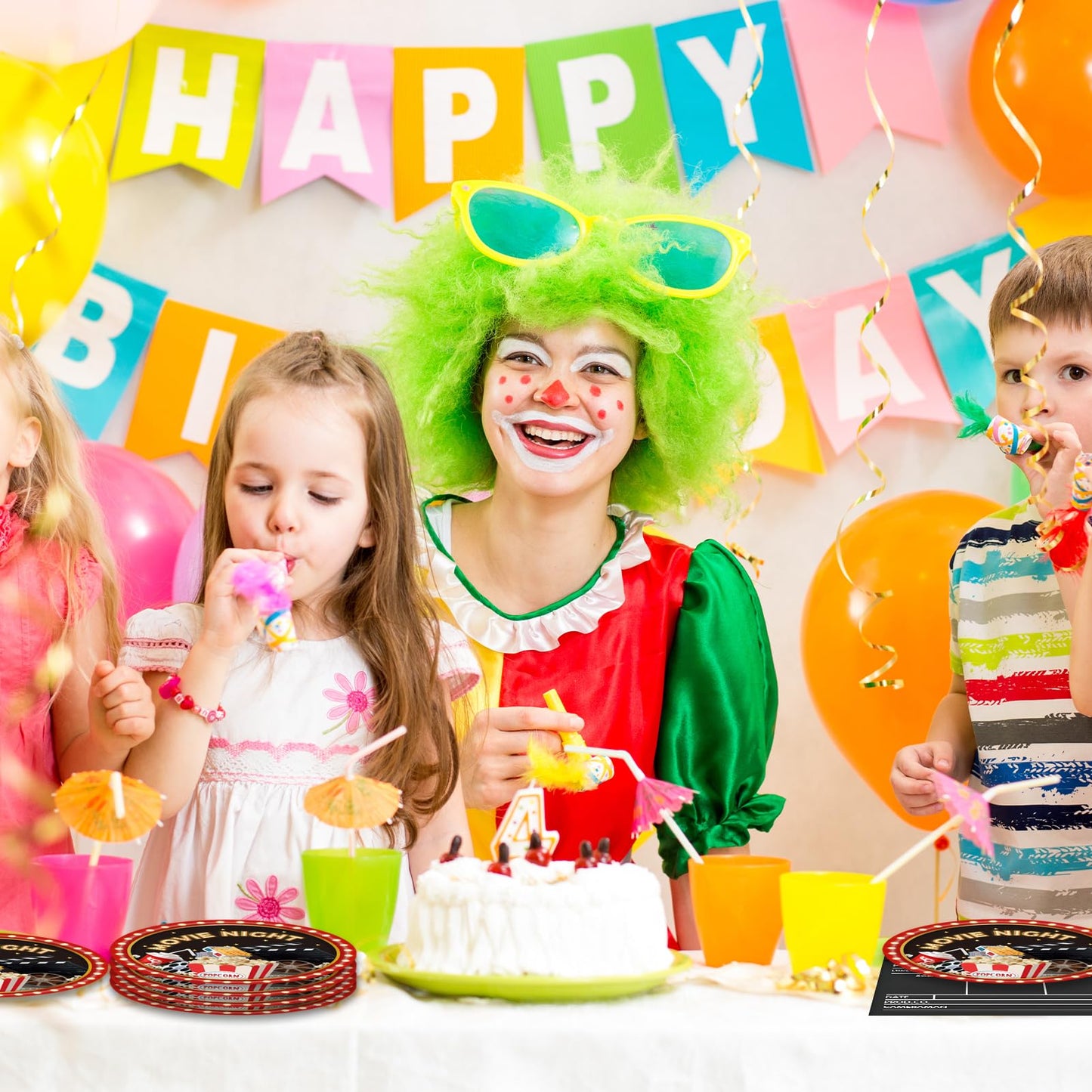 DURYGEN - Juego de 40 piezas de artículos de fiesta de cine con temática de cumpleaños, platos y servilletas desechables para decoración de fiesta temática de película