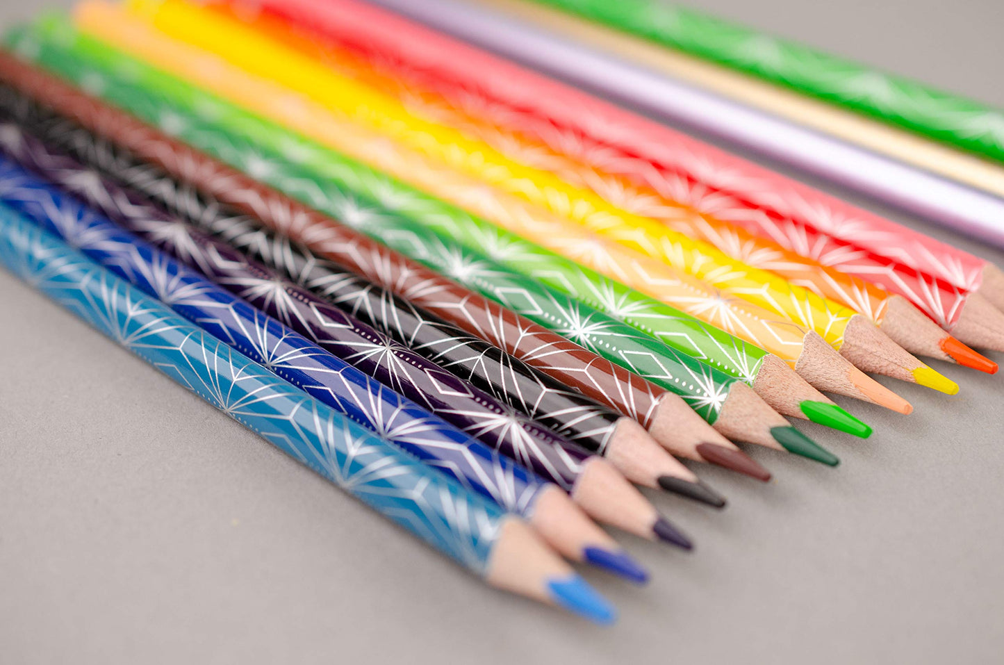 Kores - Kolores Estilo: 15 lápices de colores para niños, principiantes y adultos, tonos metálicos y neón para papel blanco, oscuro y artesanal, juego de 15 colores surtidos