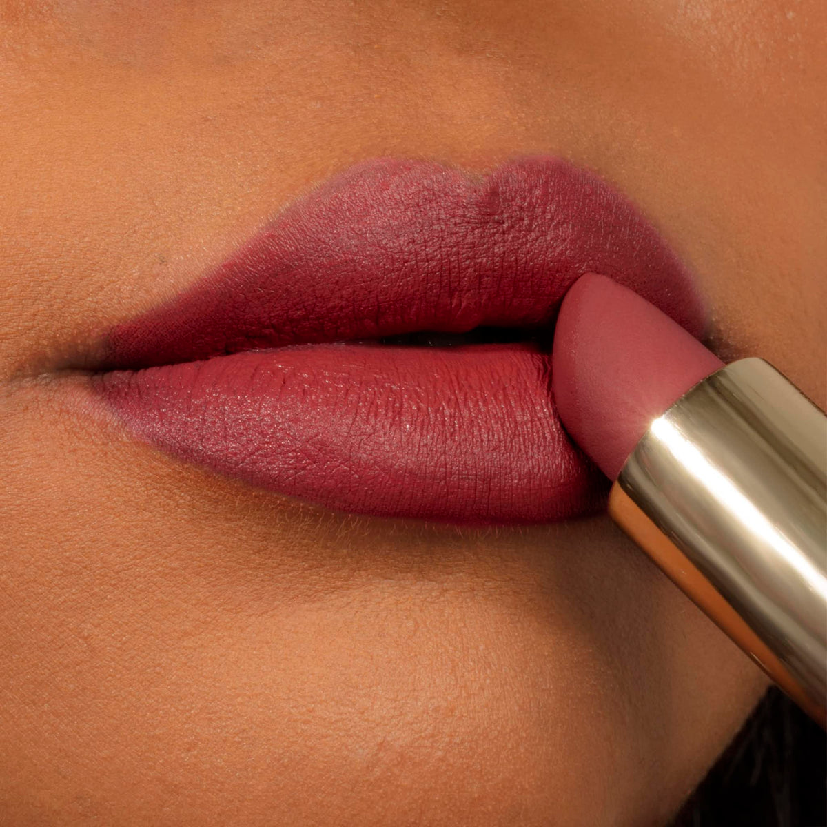 Milani, Labial en barra Mate, Color Fetish Lipstick Matte Flora (Petal)