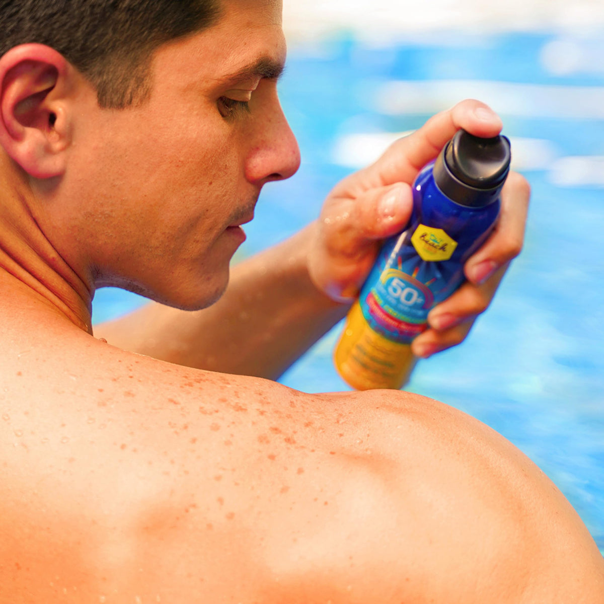 Protector Solar Aerosol Beach Vibes 50+ FPS Enriquecido Vitamina E Resistente Agua y Sudor