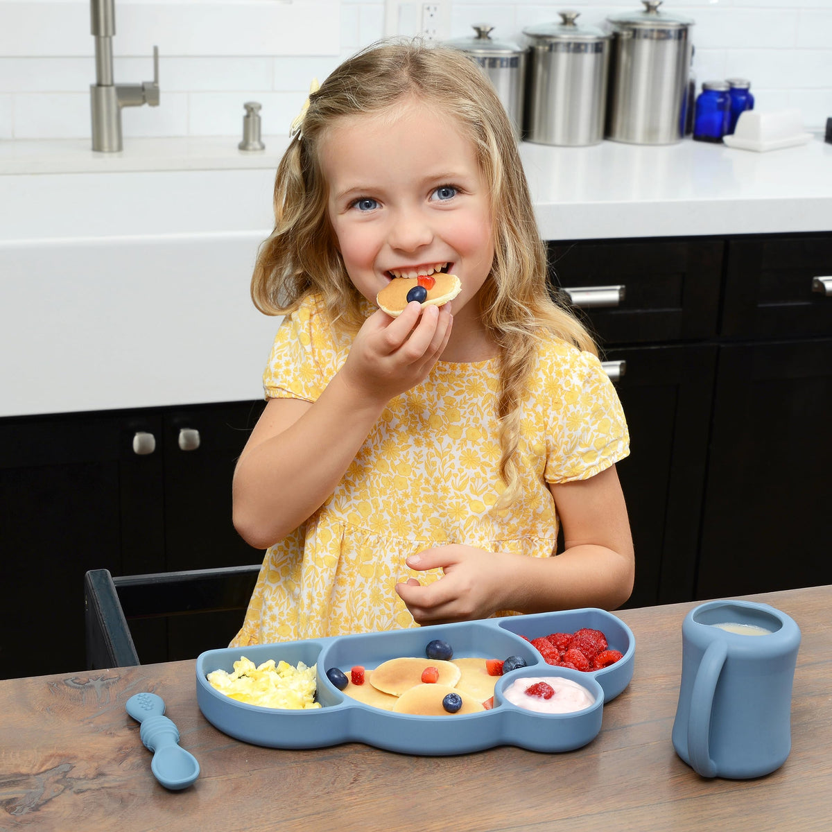 PrimaStella Plato de Silicona de fácil Acceso para niños pequeños, Dividido, sin BPA, Apto para microondas y lavavajillas (Cuarzo Rosa Esmerilado Transparente).