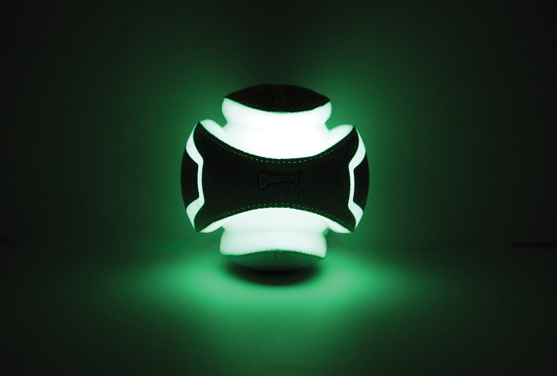 Chuckit! Kick Fetch - Pelota de Juguete para Perro, Brilla en la Oscuridad, pequeña