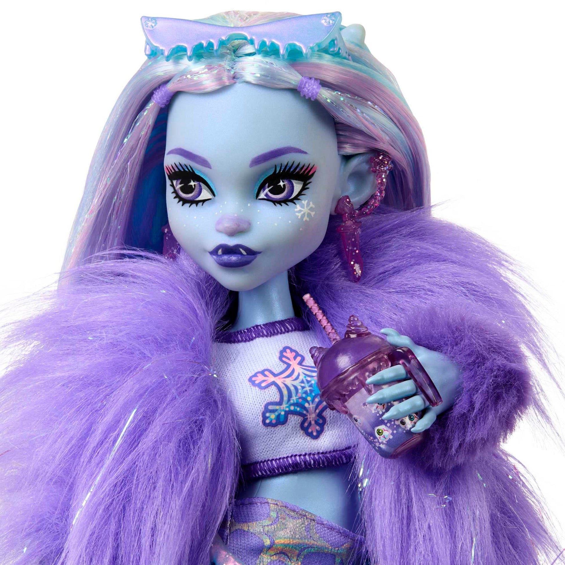 Muñeca Monster High Abominable Yeti con Bufanda Peluda y Mochila de Copos de Nieve