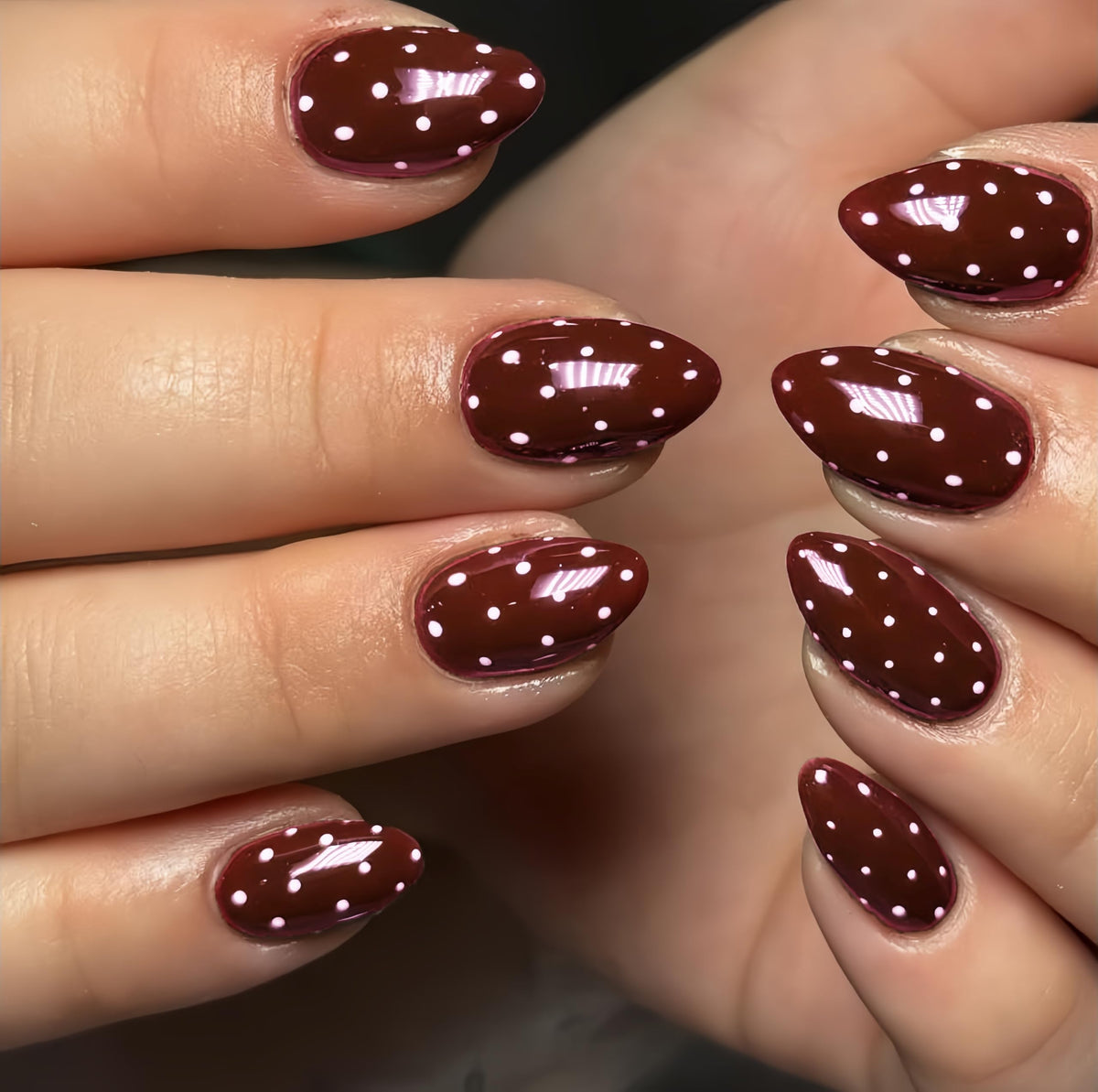 Uñas Postizas SXVME Almendra con Lunares Blancos, Diseño de Aguja y Gel Suave para Mujer