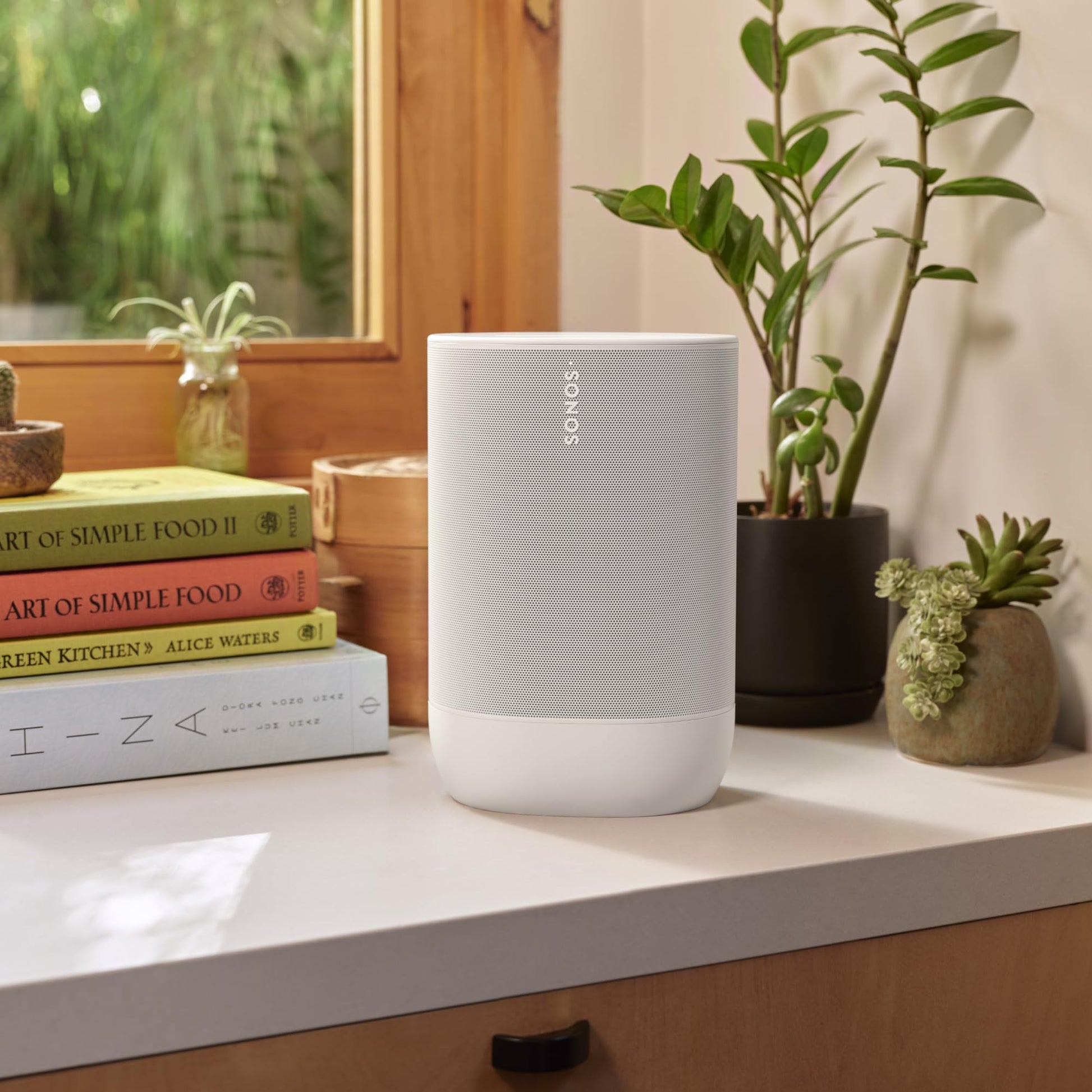 SONOS Move 2 Potente Bocina Portátil para un Intenso Sonido estéreo Donde Quieras, Wi-Fi y Bluetooth - Blanco