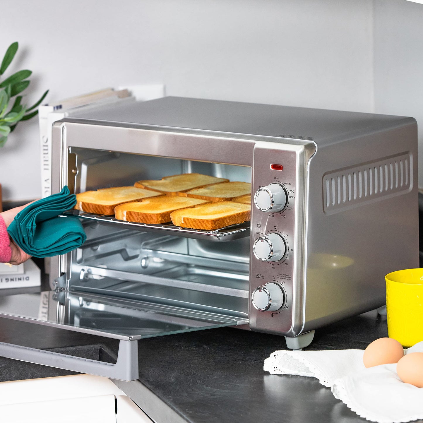 Frie y Hornea con el Horno Tostador de Black + Decker de 21.8 L, TO3217SS-LA