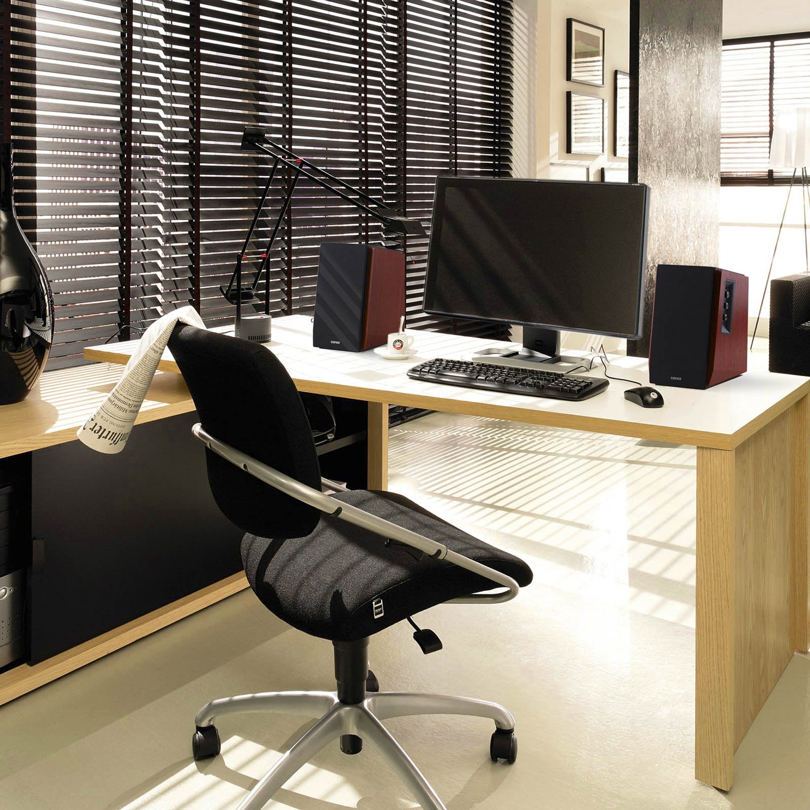 Edifier Bocinas Bluetooth para estantería, R1700BT monitores Activos de Estudio de Campo cercano, bocinas alimentadas 2.0, configuración de Caja de Madera, 66 W RMS