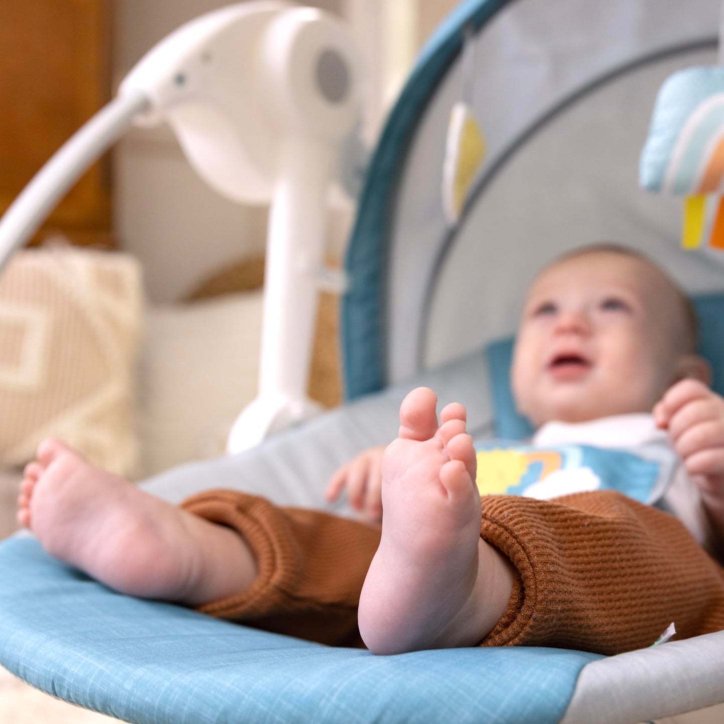 Ingenuity Silla Mecedora Plegable de Arcoíris para Bebés