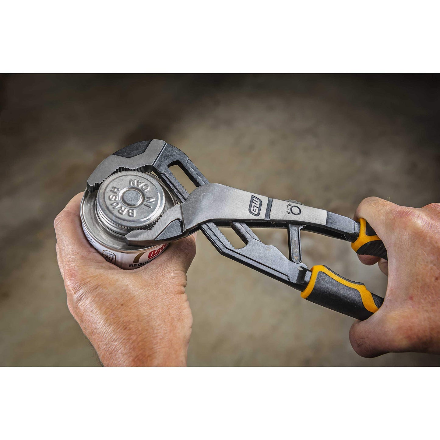 GEARWRENCH 82593C - Alicates de doble material de 30,5 cm Pitbull con lengüeta y ranura