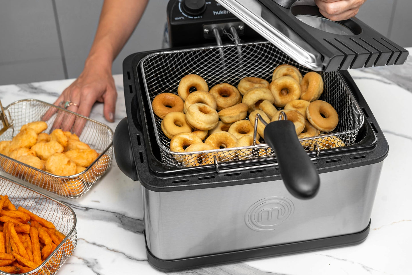Hukën x MasterChef | Freidora de Aceite | Flash-Fry XL | Triple Basket | Capacidad 4 litros | Acero Inoxidable | Canastillas Removibles e intercambiables | 1700 W | MK-DF-4SSV2