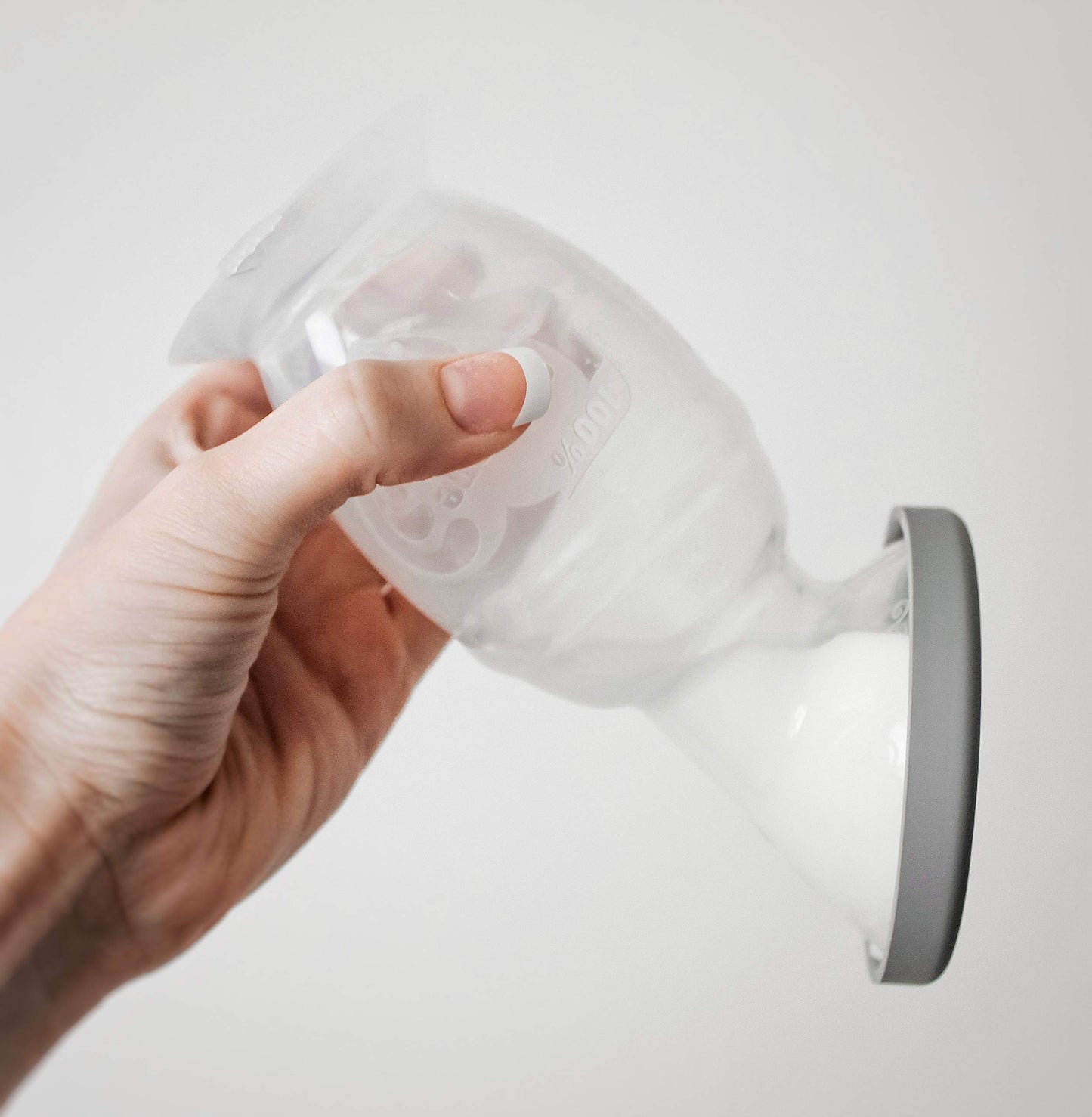 Haakaa Gen 2 - Extractor de leche de silicona con base de succión y tapa de silicona a prueba de fugas, 5 onzas/150 ml, sin BPA PVC y ftalatos, 1 unidad (paquete de 1)
