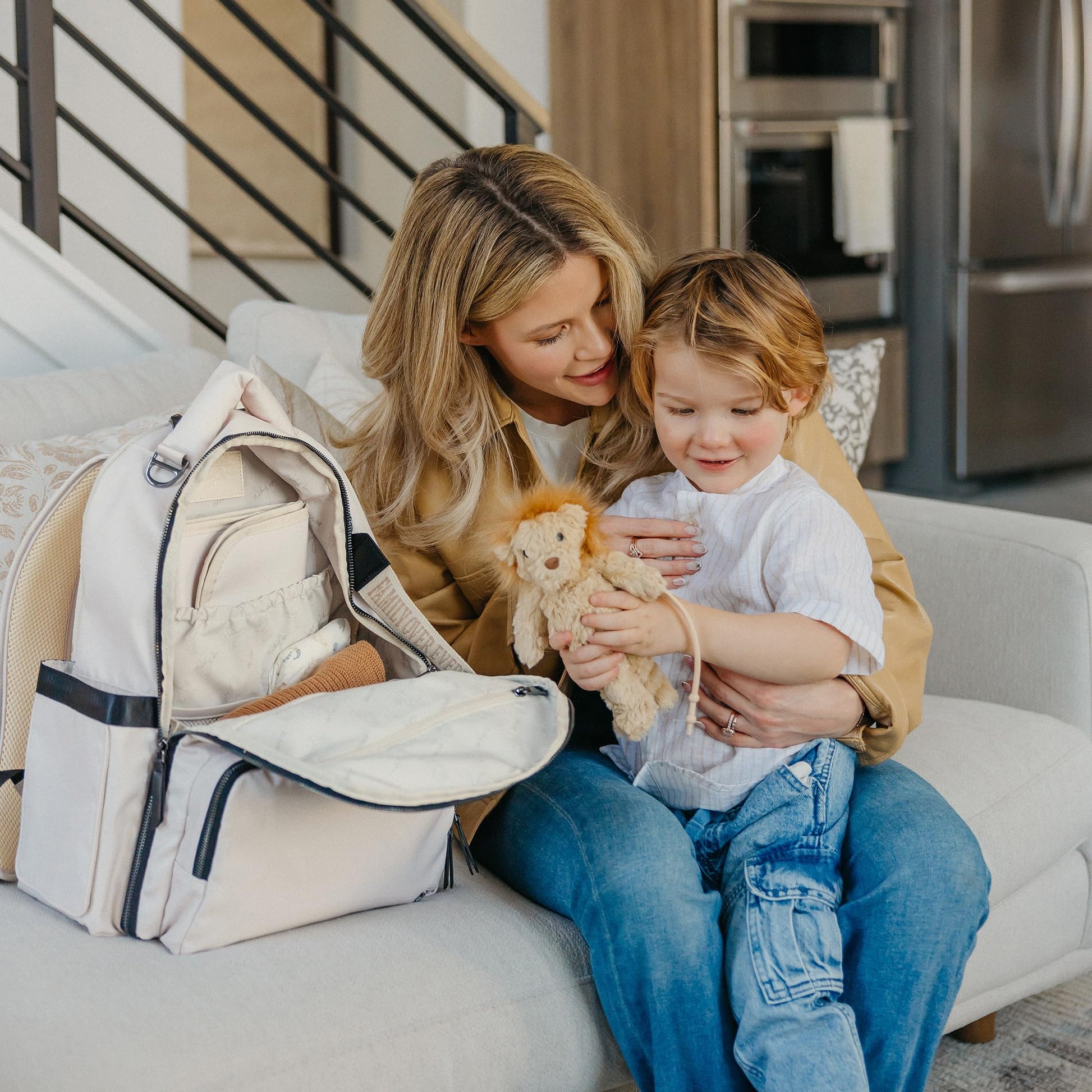 JuJuBe x Witney Carson - Mochila clásica para pañales con cambiador portátil, correas para carriola, mochila de viaje grande, biberones de transporte, pañales, nube, regalo para el día de la madre