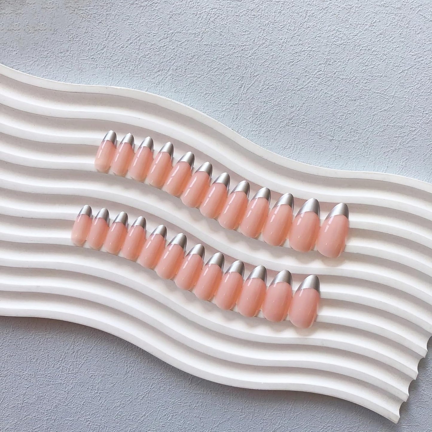 SXVME Uñas Postizas Francesas Plateadas, Cortas Almendradas, Medianas, Acrílicas, con Pegamento, Medianas, Almendradas Naturales, Cortas, para Mujer, en 12 Tamaños, 24 Unidades