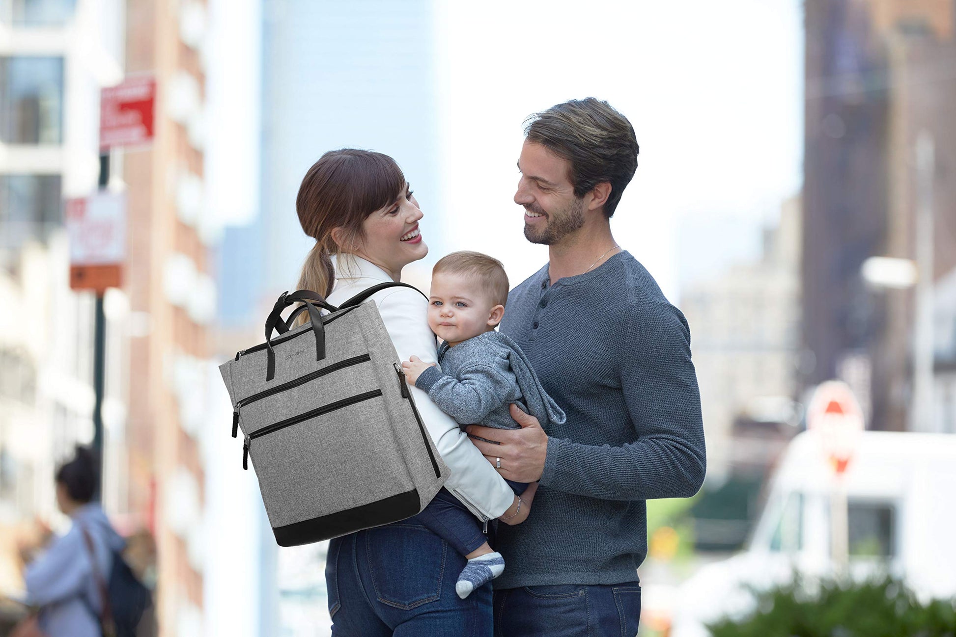 Skip Hop Mochila de pañales: Trio Convertible, 3 estilos portátiles con cambiador y accesorio para cochecito, gris jaspeado