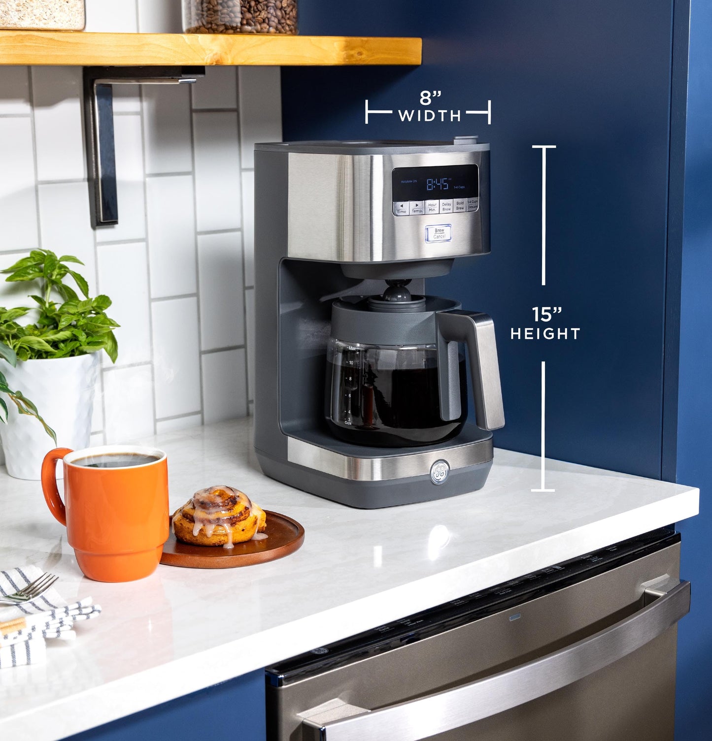 GE - Cafetera de goteo con temporizador, jarra de vidrio de 12 tazas con placa ajustable para mantener el calor, cabezal de ducha ancho para un máximo sabor, esenciales para la cocina, acero inoxidable