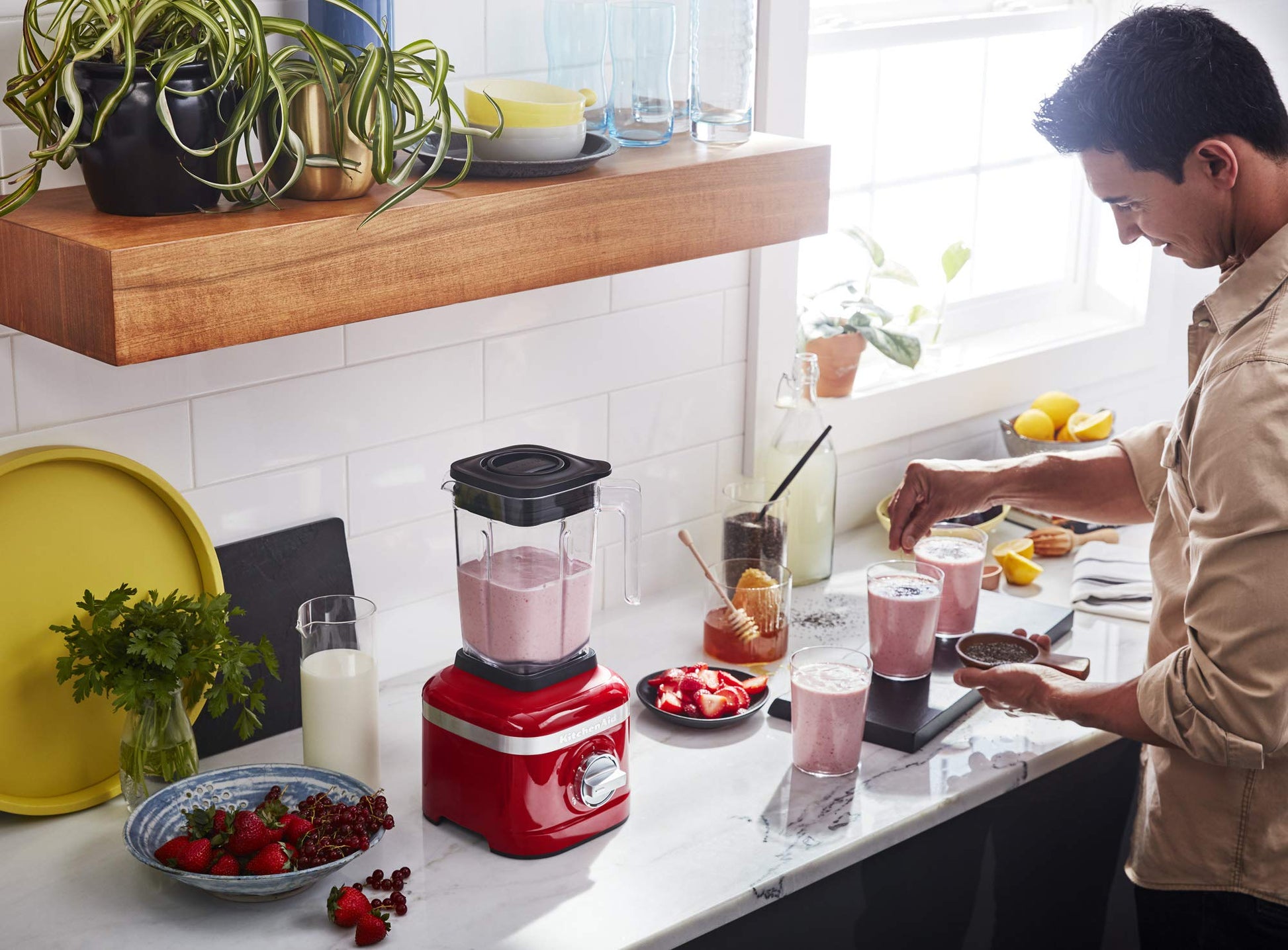 KitchenAid KSB1325PA K150 Licuadora trituradora de hielo de 3 velocidades, 40 onzas, color rojo pasión