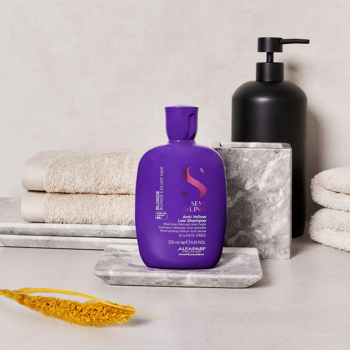 Anti-Yellow Low Shampoo - Champú delicado neutralizador de reflejos amarillentos para el cabello rubio y silver