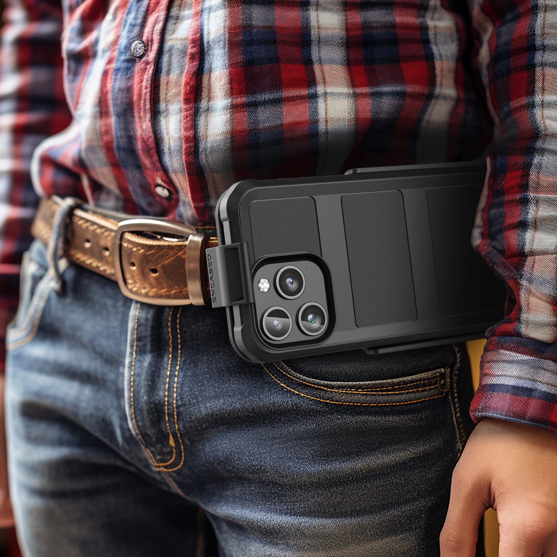 Funda Serie Falcon Encased Negra Antigolpes Magnética Compatible con MagSafe para iPhone 15 Pro MAX