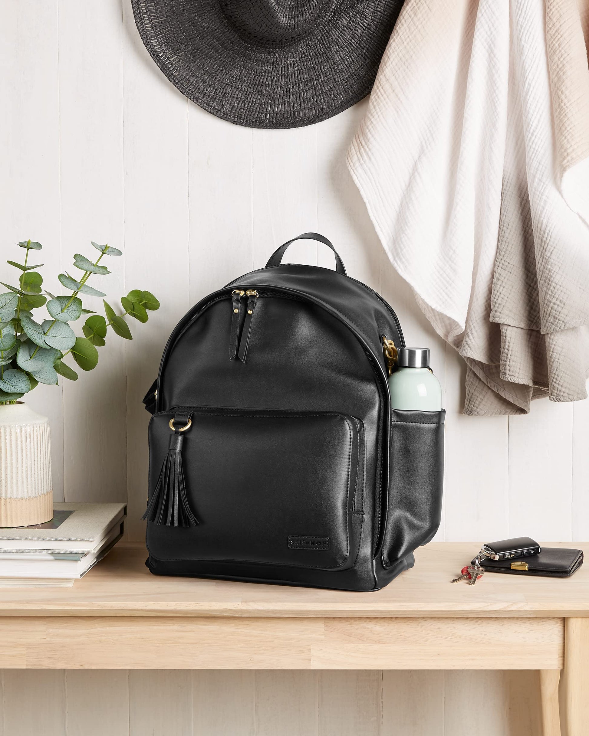 Skip Hop Mochila De Pañales: Bolso De Viaje Para Bebé Multifunción Convertible Greenwich Con Cambiador Y Correas Para Cochecito, Cuero Vegano, Negro