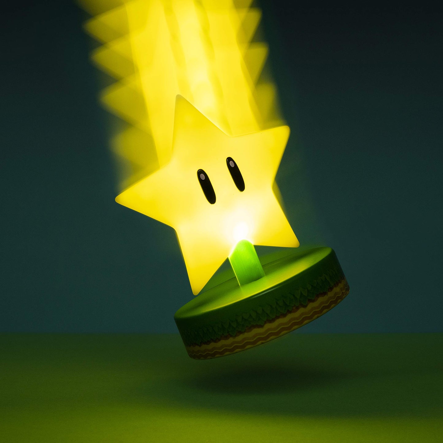 Luz Nocturna Paladone Mario Super Star amarillo Icono 3D para Colección Oficial de Nintendo