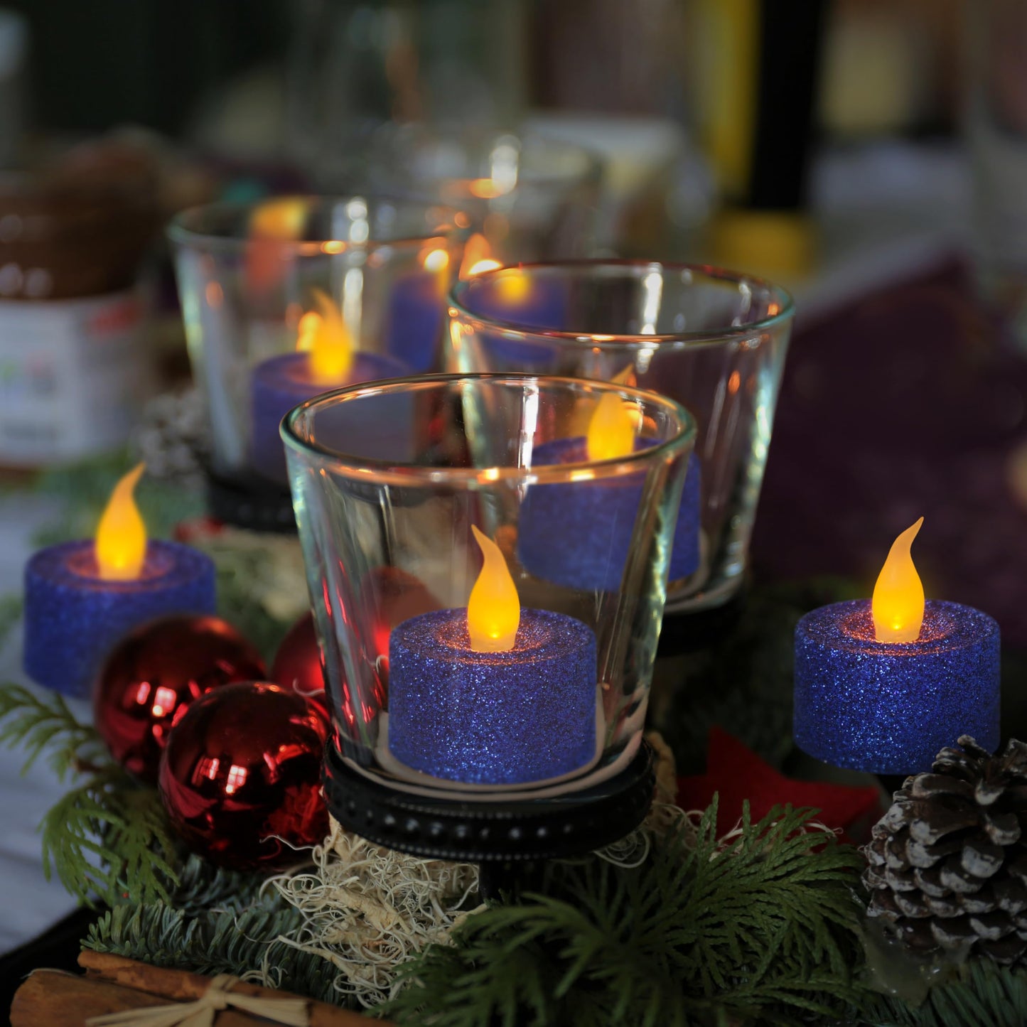 FURORA LIGHTING - Velas LED con purpurina azul real, paquete de 12, velas parpadeantes sin llama para decoración del hogar, 1.5 pulgadas de ancho x 1.65 pulgadas de alto, funciona con pilas