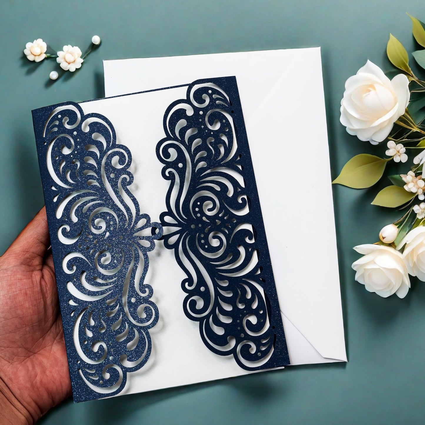 YHOTA - 20 unidades de bolsillo para tarjetas de invitación de boda cortadas con láser con sobre para fiestas de cumpleaños, bebés o novias, para invitaciones de despedida de 5 x 7 pulgadas (azul