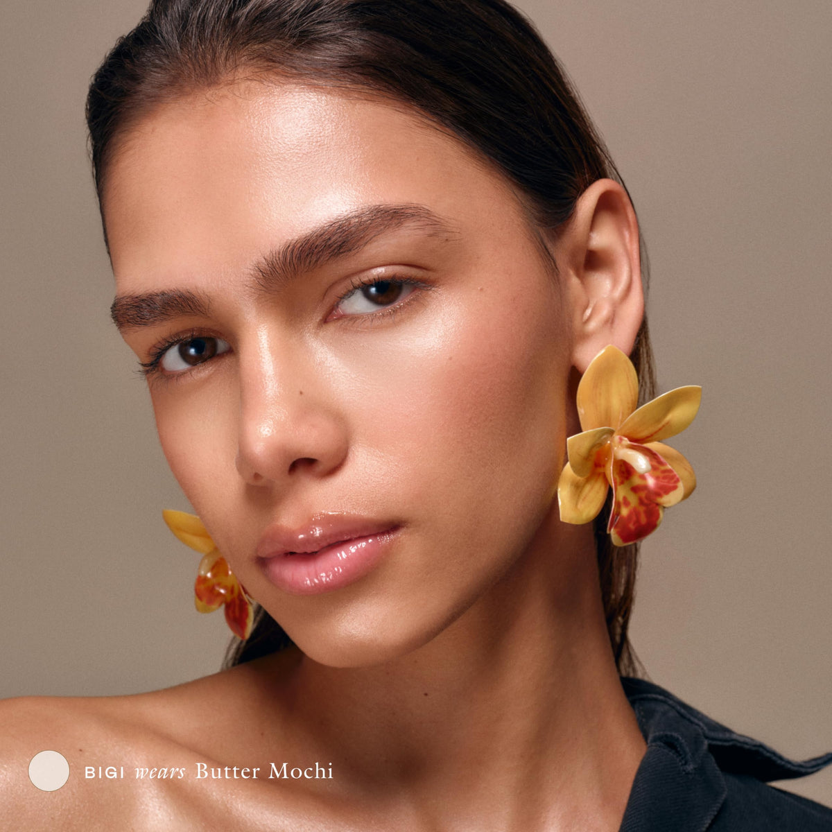 EADEM- CUIDADO DE LABIOS DE LUJO: Le Chouchou en Butter Mochi proporciona un bálsamo labial nutritivo que hidrata, suaviza y realza los labios con un acabado transparente y brillante para una aparienc