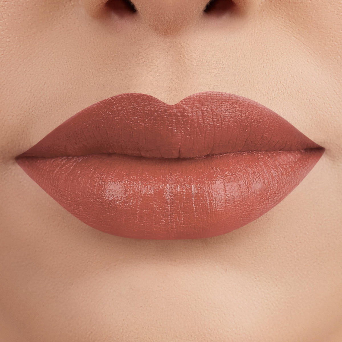 GOC | Color Butter | Labial | Make up | En barra ultra suave con acabado semi-matte | Textura suave | Pigmentos orgánicos | Luce unos labios irresistibles | Color Capuccino | 5 g | Modelo GLCB18