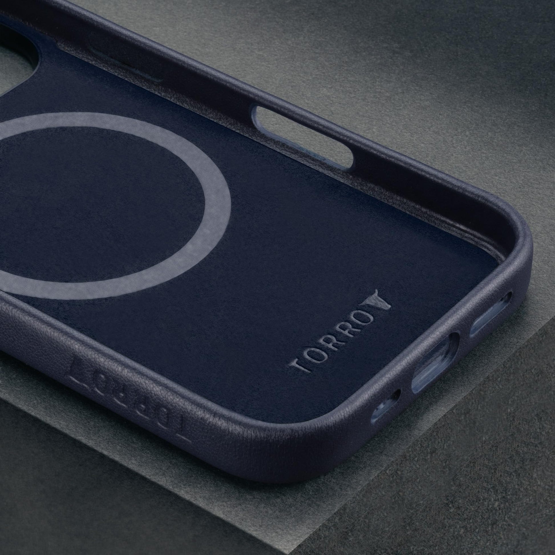 TORRO Funda Compatible con iPhone 16 Pro – Funda Delgada de Cuero de Primera Calidad Compatible con MagSafe (Azul Marino)